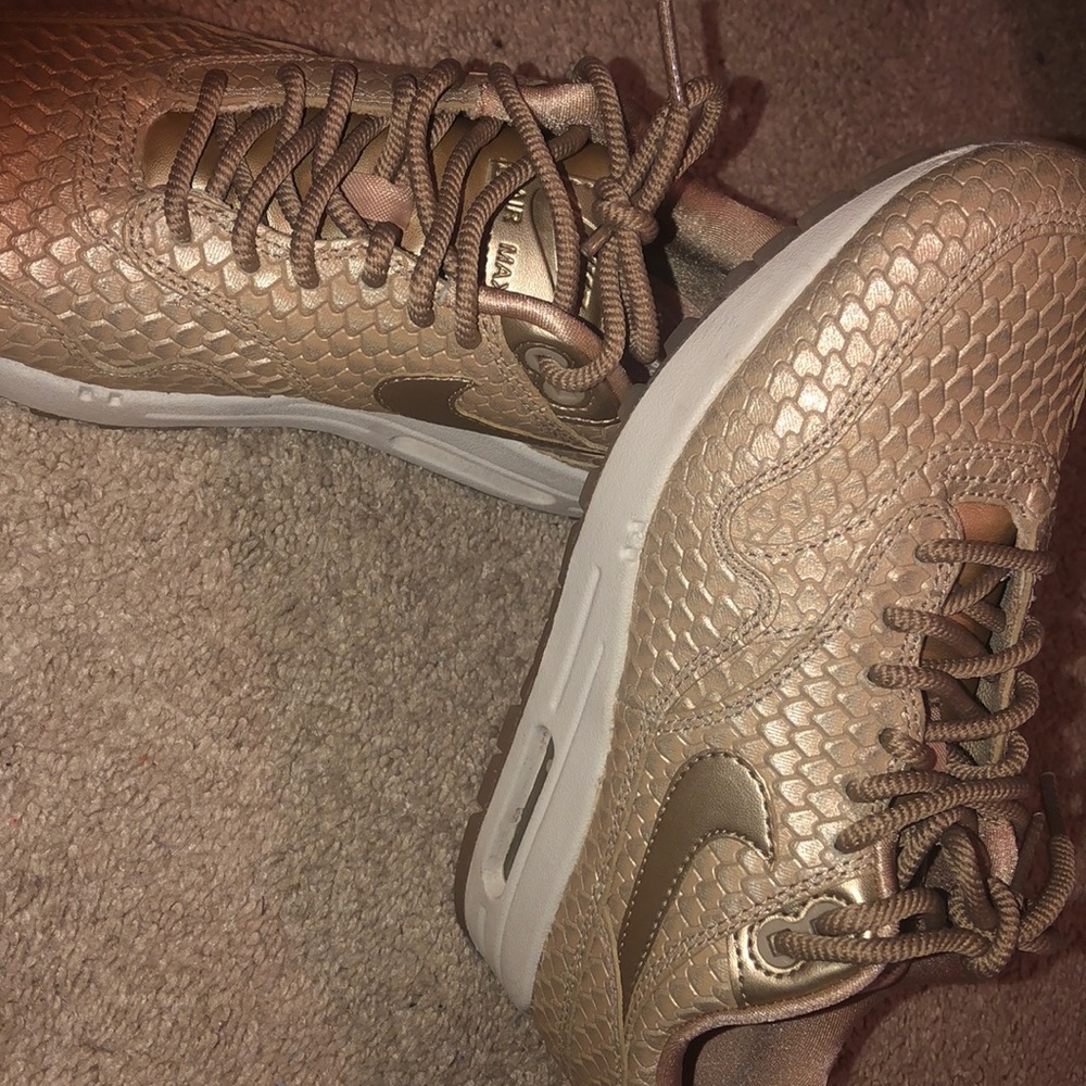 nike air maxes